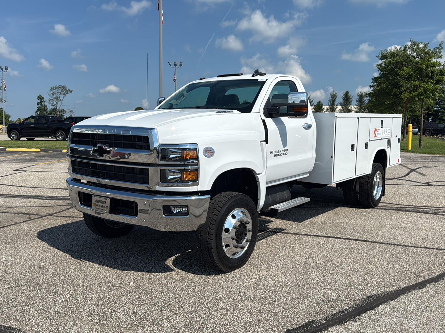 2024 Chevrolet Silverado 5500HD Work Truck photo 2
