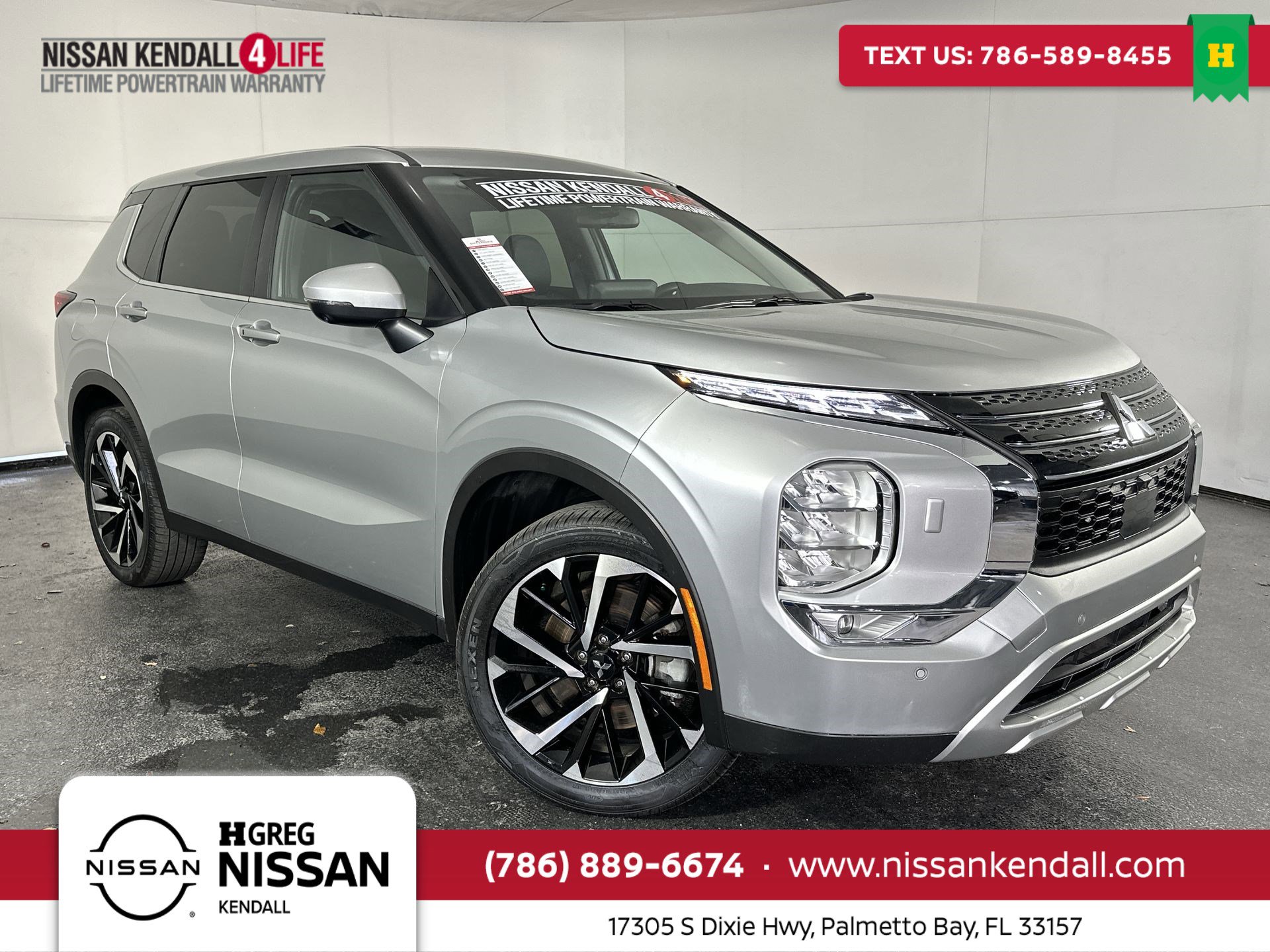 2024 Mitsubishi Outlander SE's photo