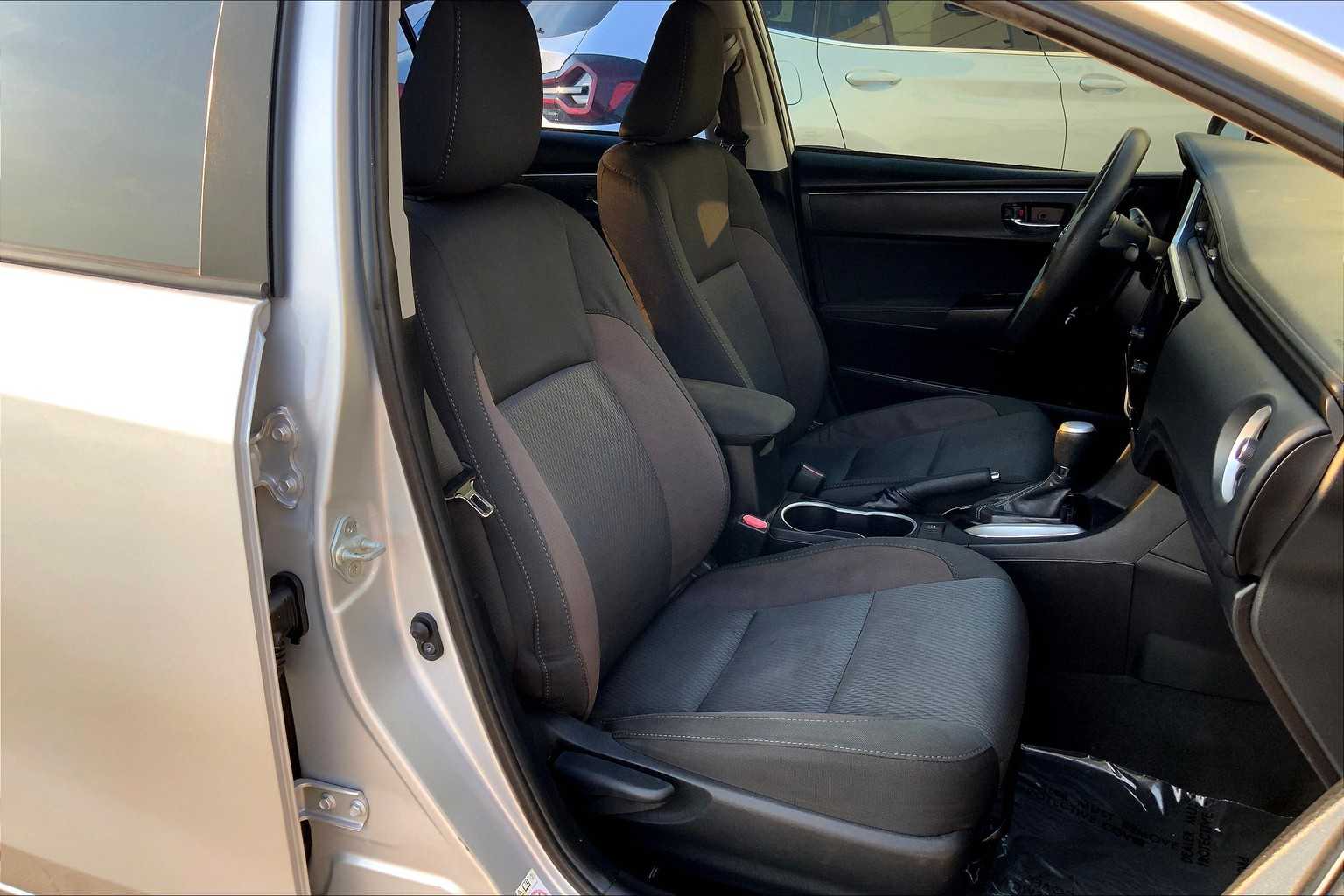 2019 Toyota Corolla LE photo 8