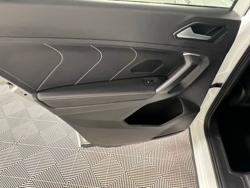 2023 Volkswagen Tiguan SE R-Line Black photo 23