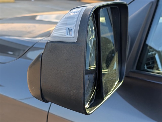 2023 Ram 1500 Classic SLT photo 4