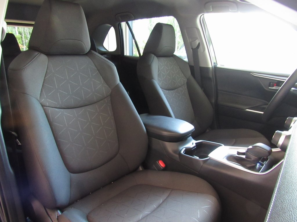 2025 Toyota RAV4 Hybrid XLE photo 20