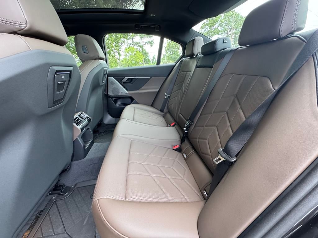 2026 Bmw 550e xDrive photo 14