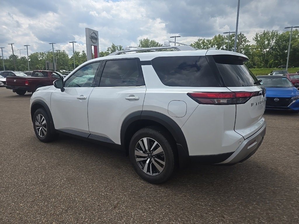 2025 Nissan Pathfinder SL photo 4