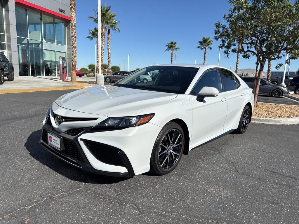 2022 Toyota Camry SE photo 2