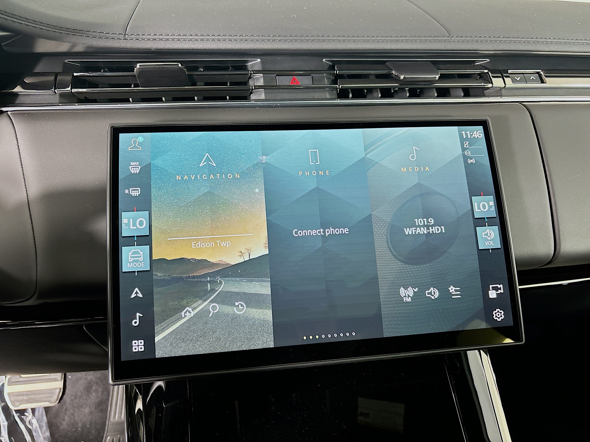 2025 Land Rover Range Rover Sport SE photo 16