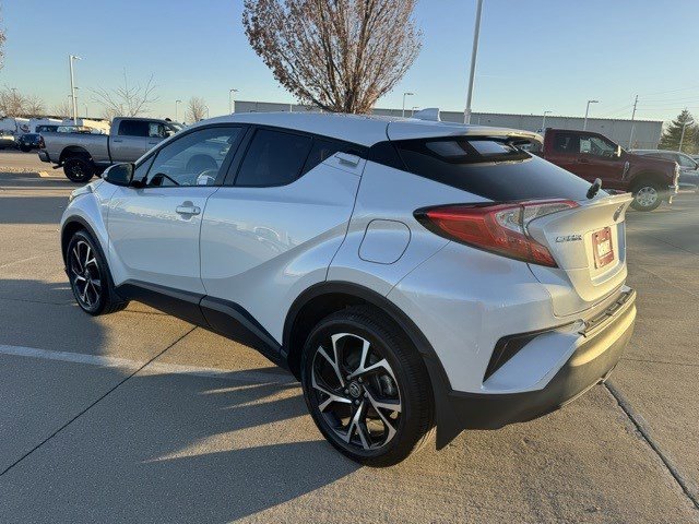 2022 Toyota C-HR XLE photo 4