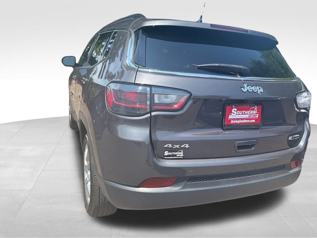 2024 Jeep Compass Latitude Lux photo 16