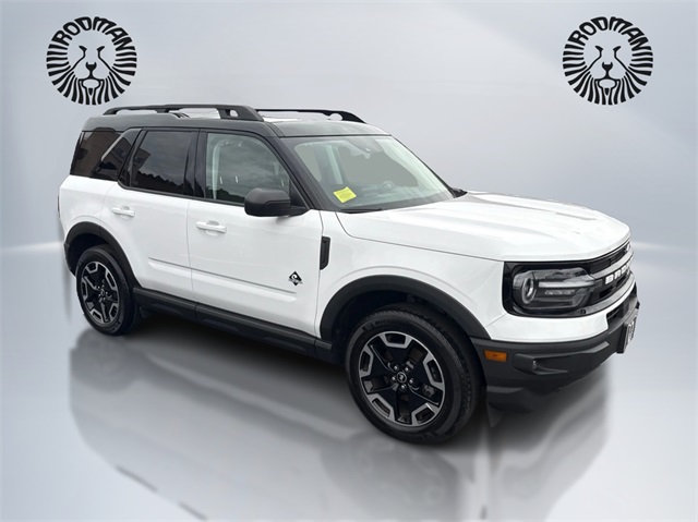 2022 Ford Bronco Sport Outer Banks photo 2