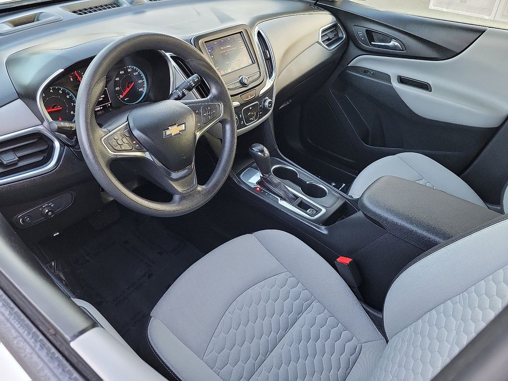2021 Chevrolet Equinox LS photo 3