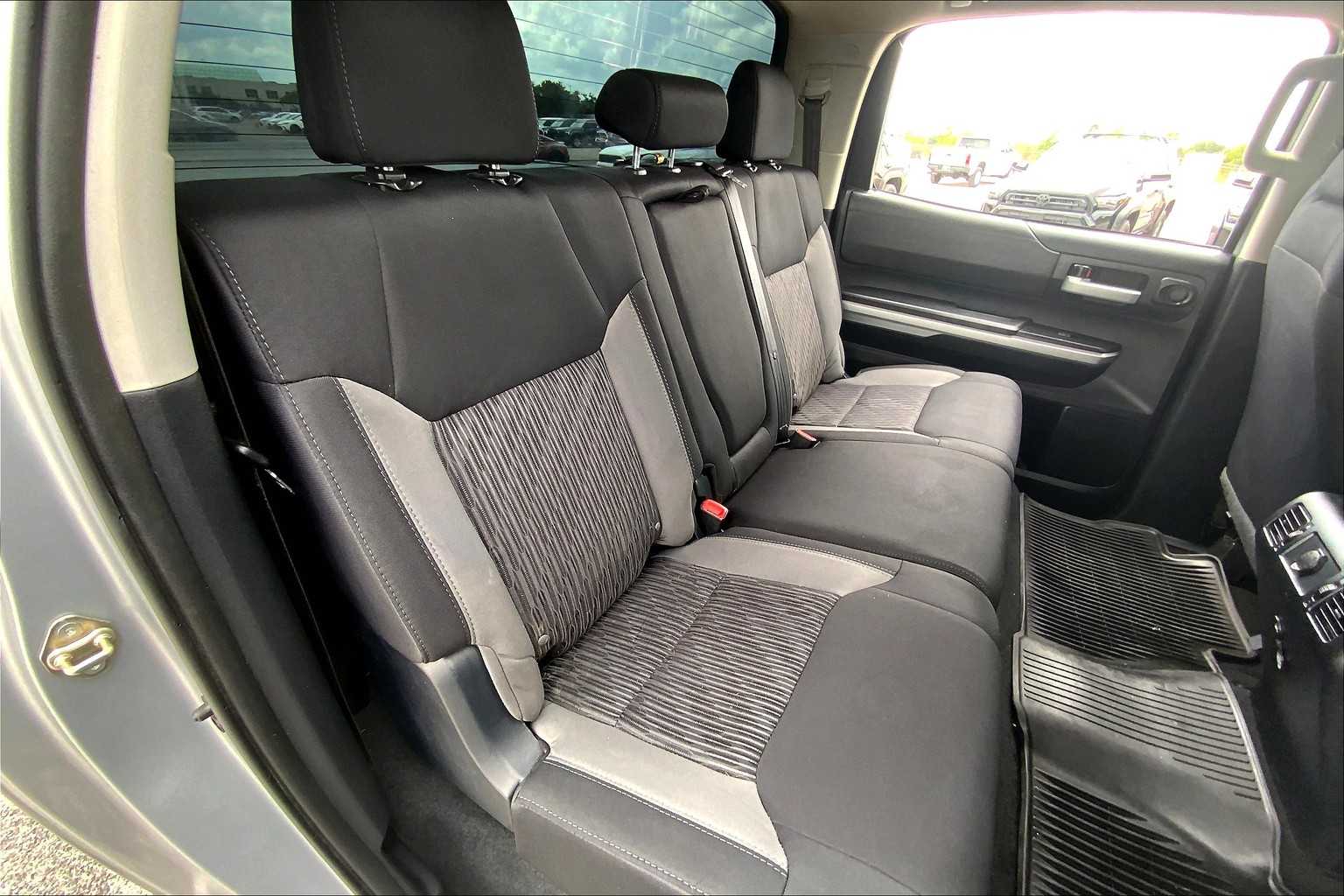 2017 Toyota Tundra SR5 photo 18
