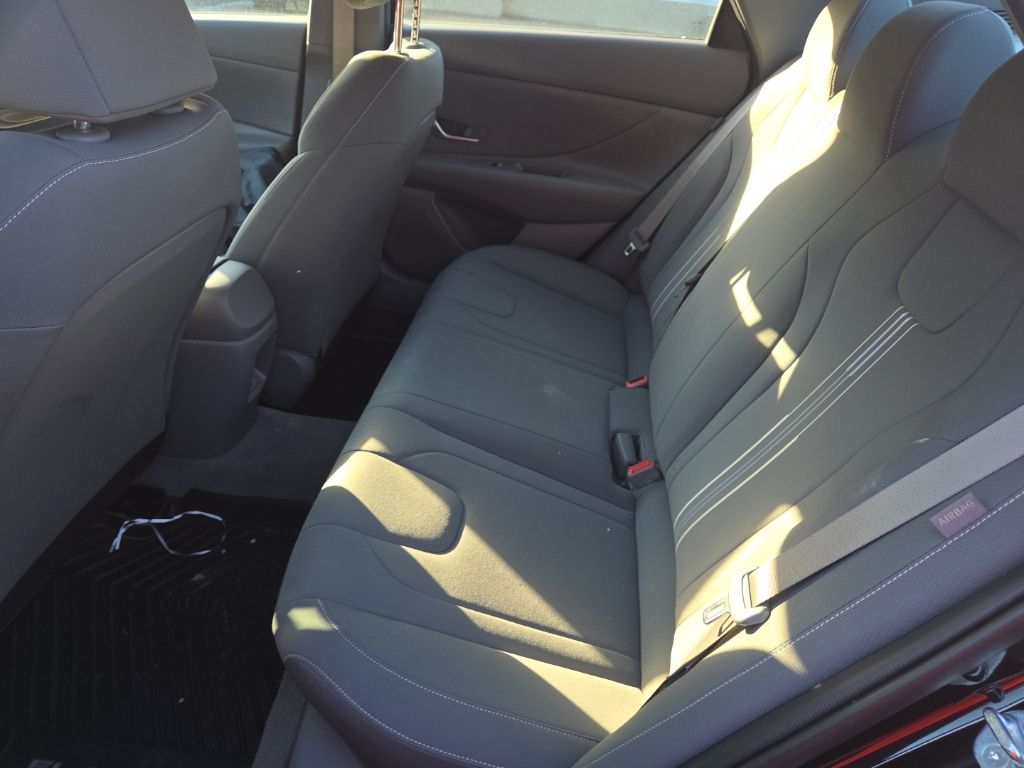 2024 Hyundai Elantra SEL photo 7