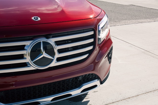 2026 Mercedes Benz GLB 250 photo 4