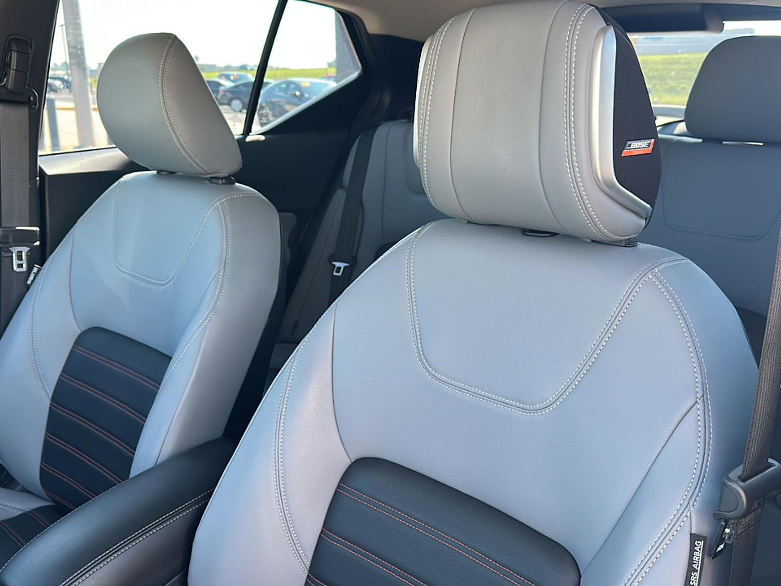 2023 Nissan Kicks SR photo 3