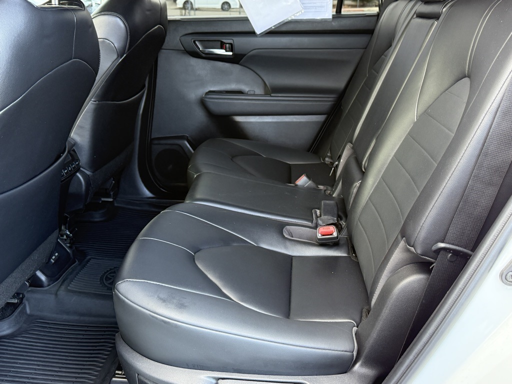 2023 Toyota Highlander XLE photo 29
