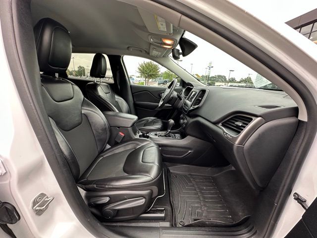 2020 Jeep Cherokee Latitude photo 25
