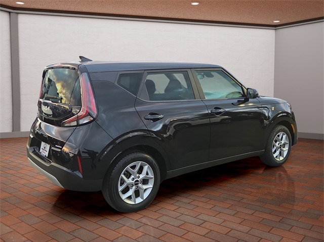 2023 Kia Soul LX photo 3