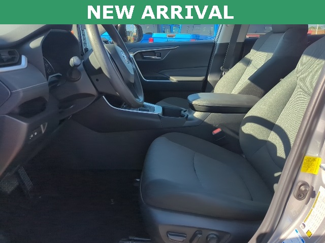 2022 Toyota RAV4 XLE photo 7