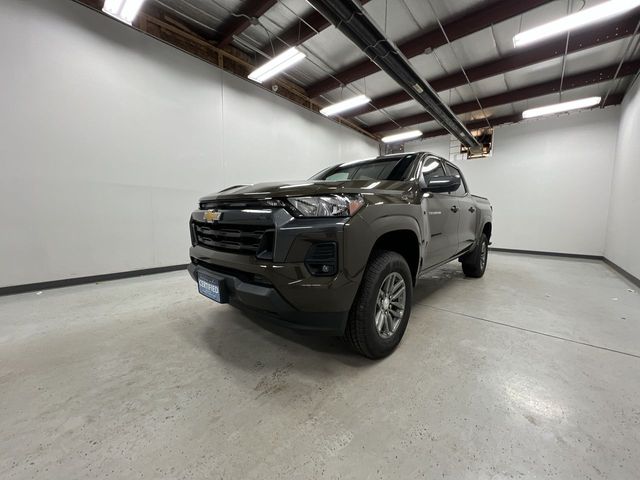 2023 Chevrolet Colorado LT photo 2