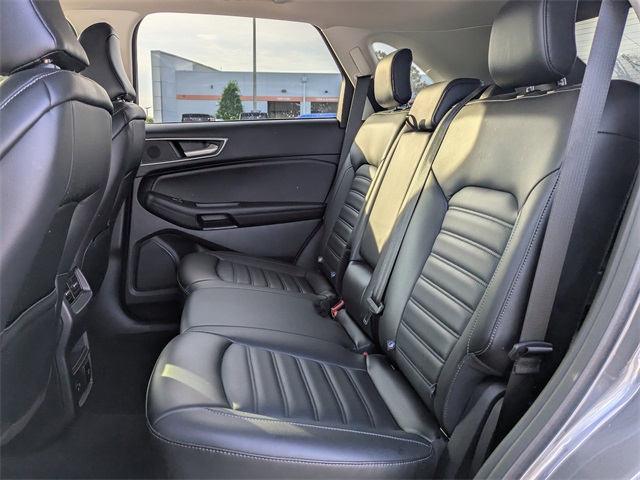 2022 Ford Edge SEL photo 13