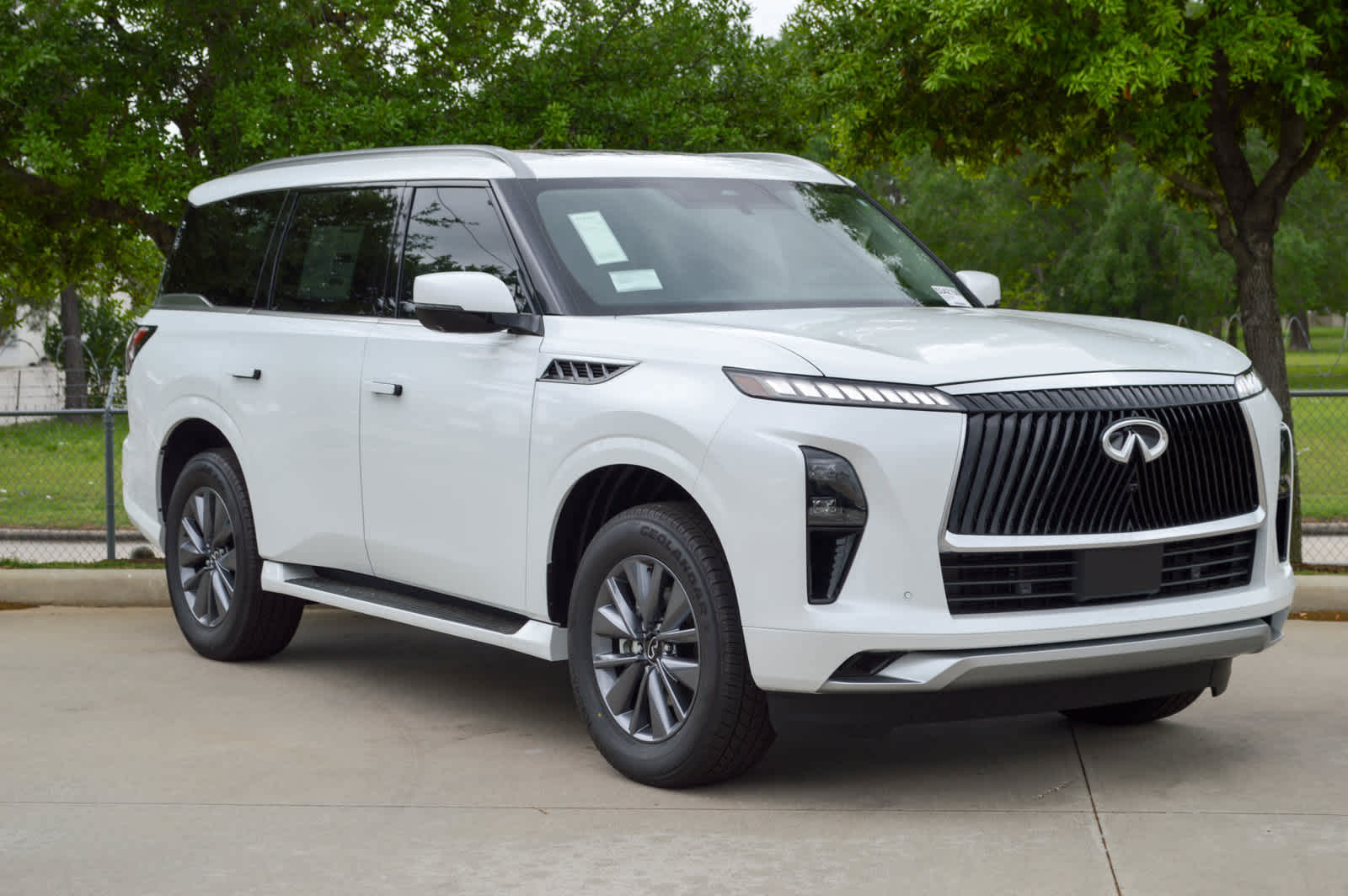 2025 Infiniti QX80 Pure photo 2