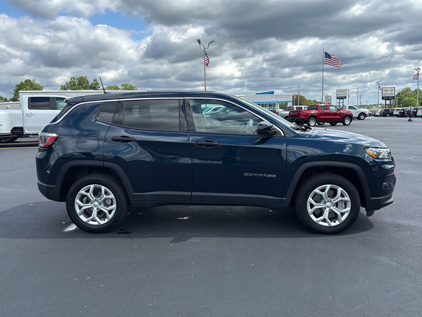 2024 Jeep Compass Sport photo 3
