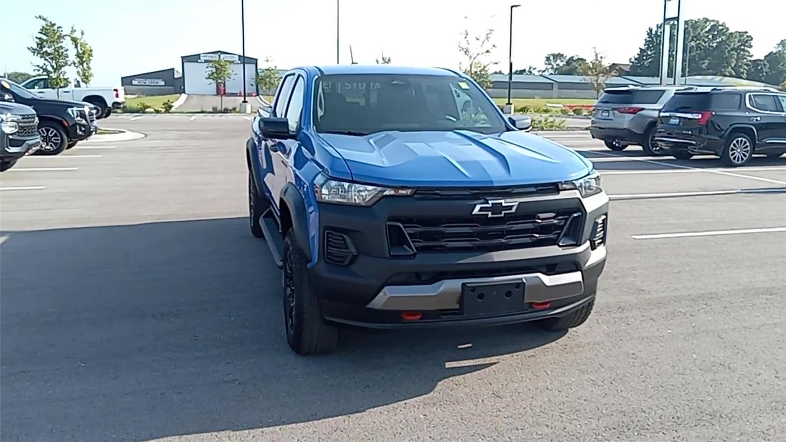 2026 Chevrolet Colorado Trail Boss photo 2