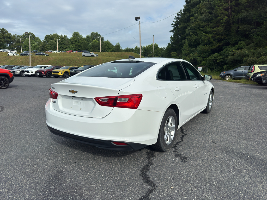 2022 Chevrolet Malibu LS photo 3