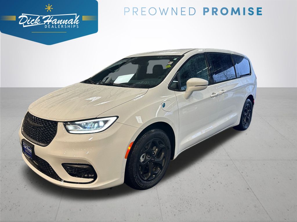 2022 Chrysler Pacifica Hybrid Touring L's photo