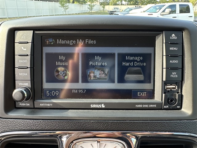 2012 Chrysler Town & Country Touring photo 22