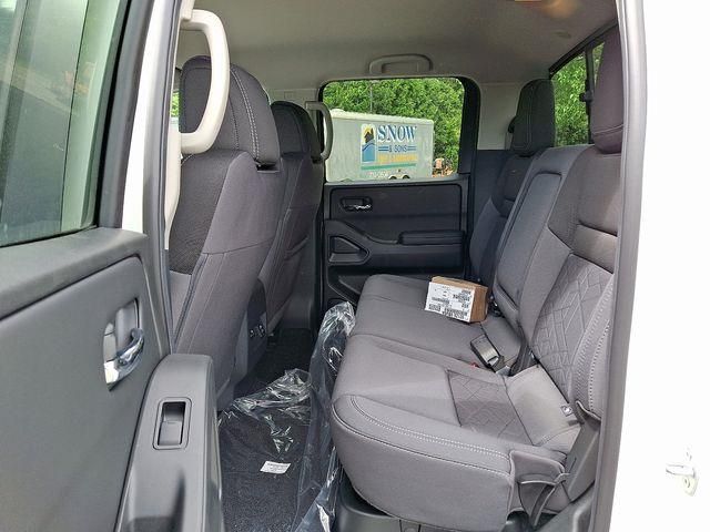 2025 Nissan Frontier SV photo 5