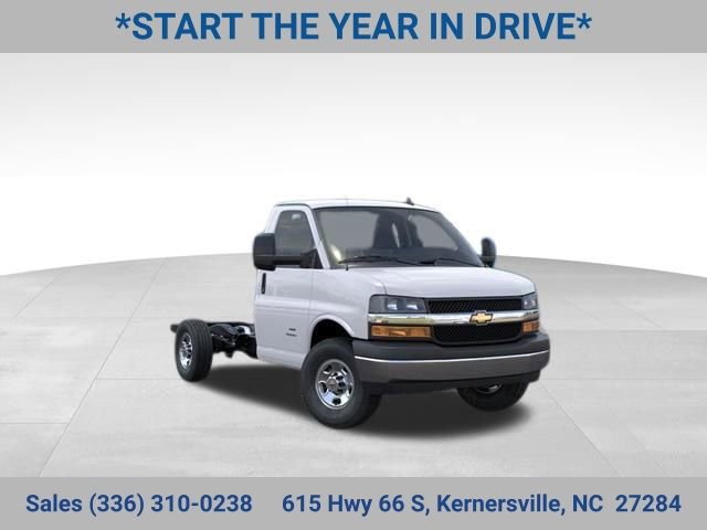 2025 Chevrolet Express Base's photo