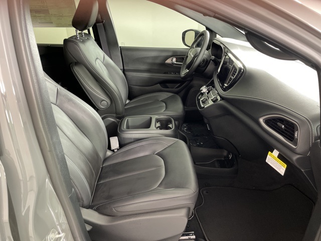 2025 Chrysler Pacifica photo 43