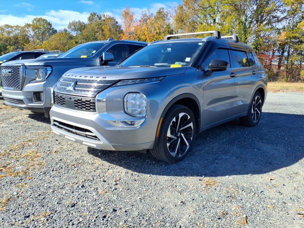 2022 Mitsubishi Outlander SEL's photo