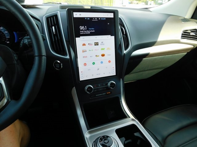 2024 Ford Edge SEL photo 29