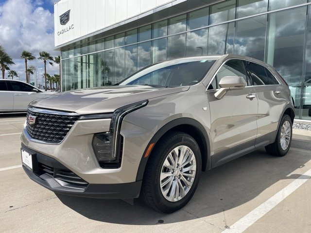 2024 Cadillac XT4 Luxury photo 3