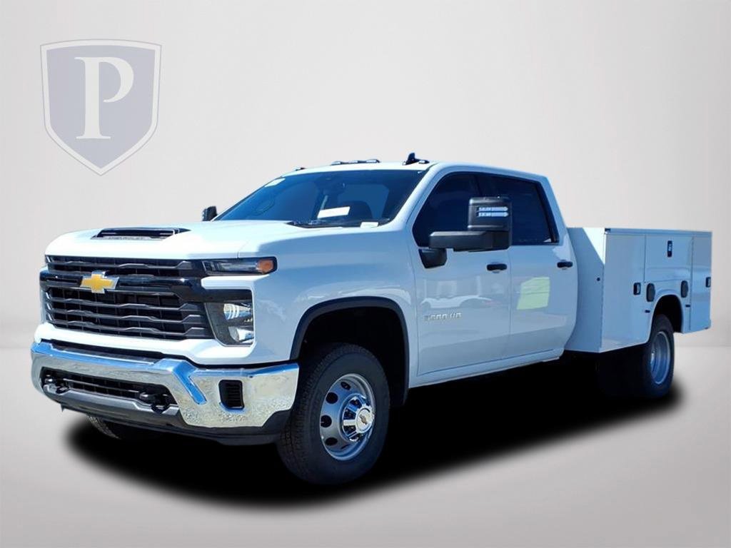 2025 Chevrolet Silverado 3500HD Work Truck photo 2