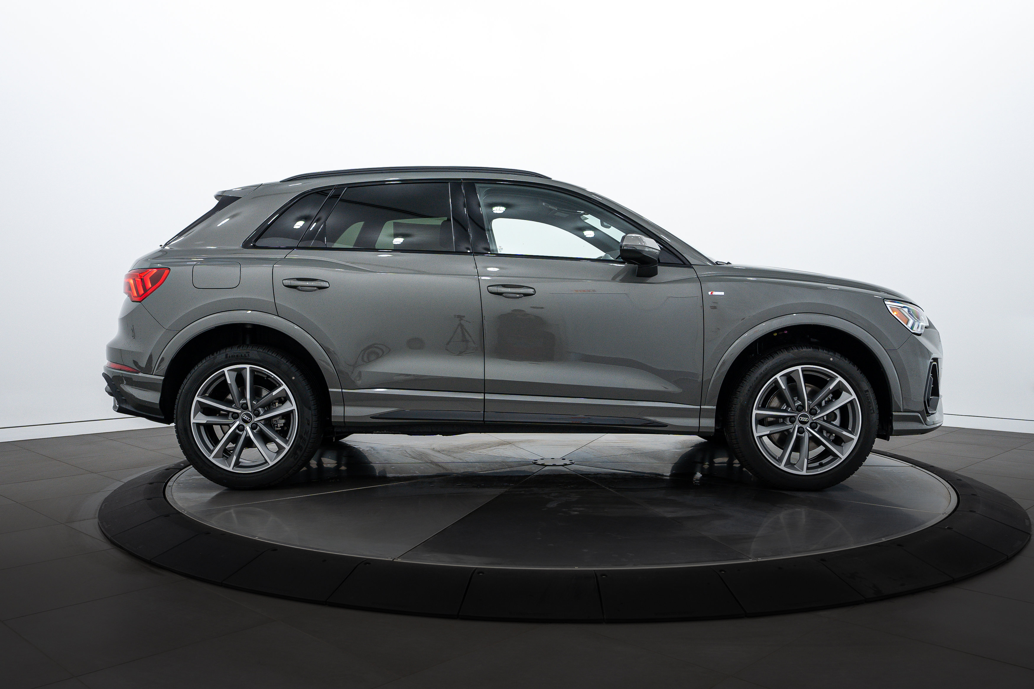 2025 Audi Q3 S line Premium photo 3