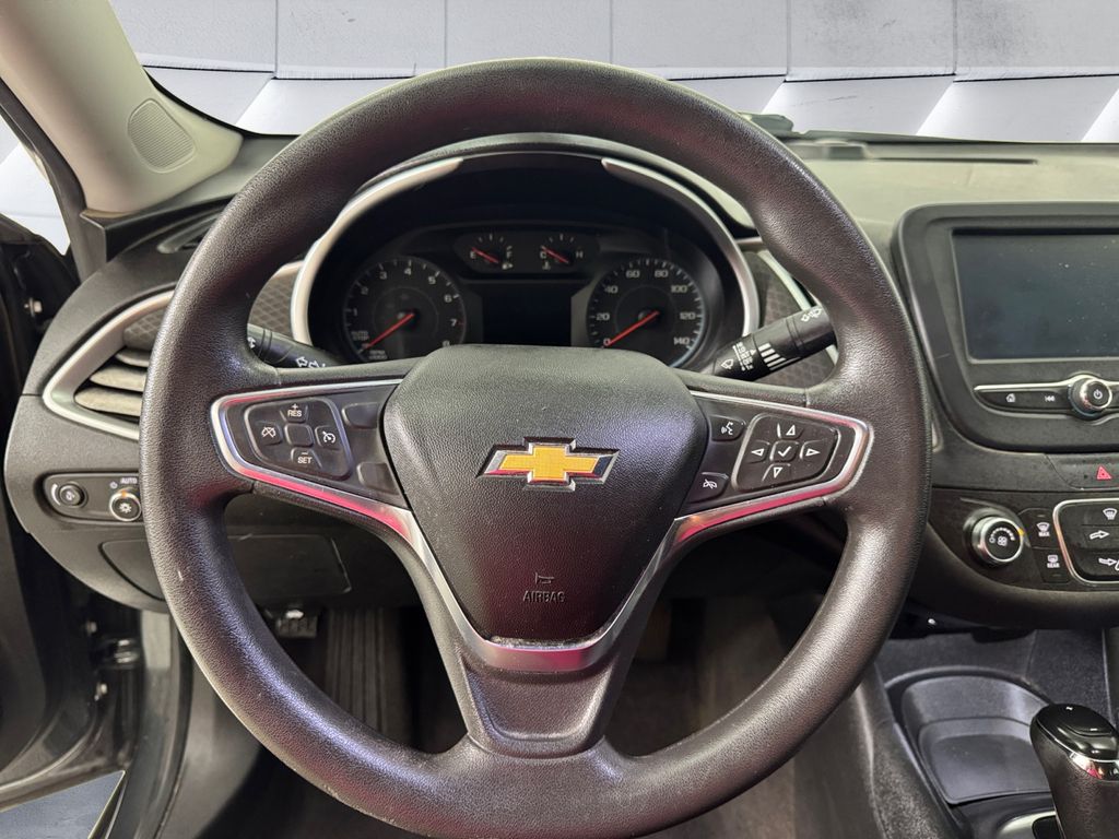 2018 Chevrolet Malibu photo 9
