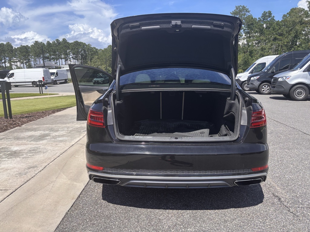2019 Audi A4 Premium 45 TFSI Quattro photo 3