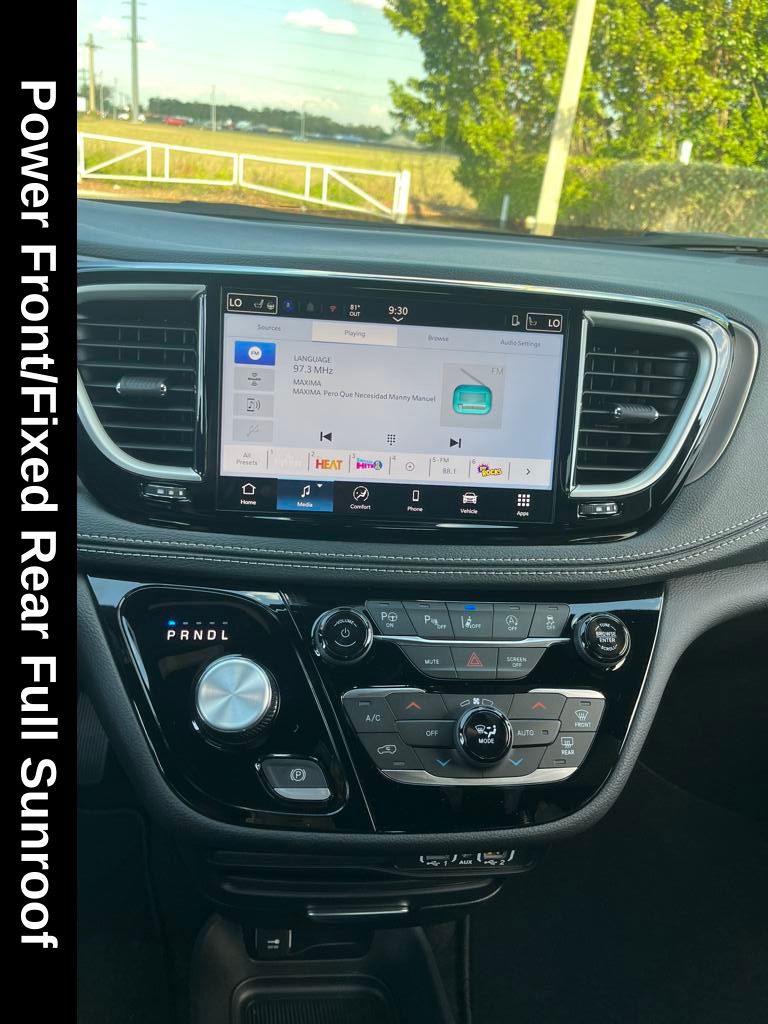 2025 Chrysler Pacifica photo 11