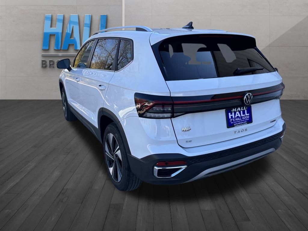 2025 Volkswagen Taos SE photo 3