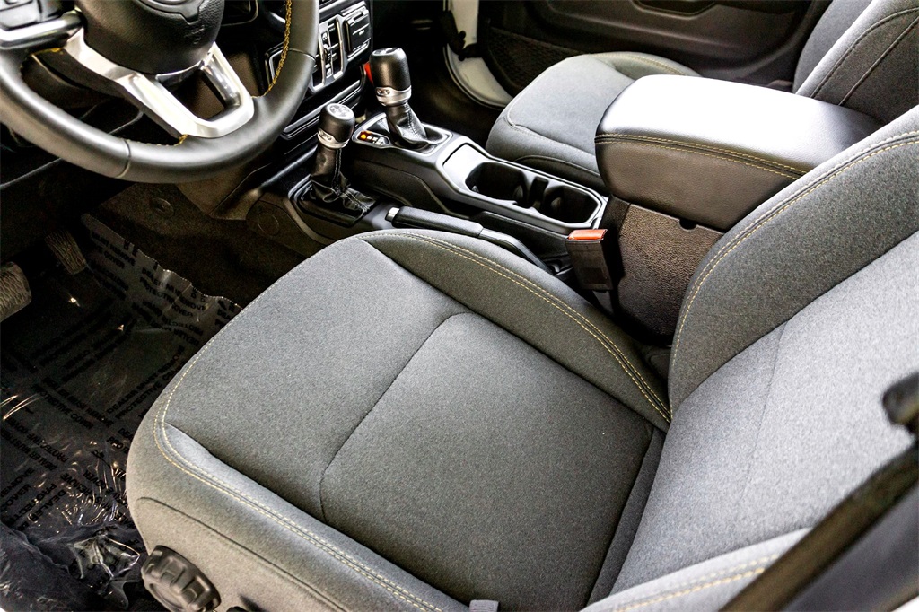 2024 Jeep Wrangler Sahara 4xe photo 13