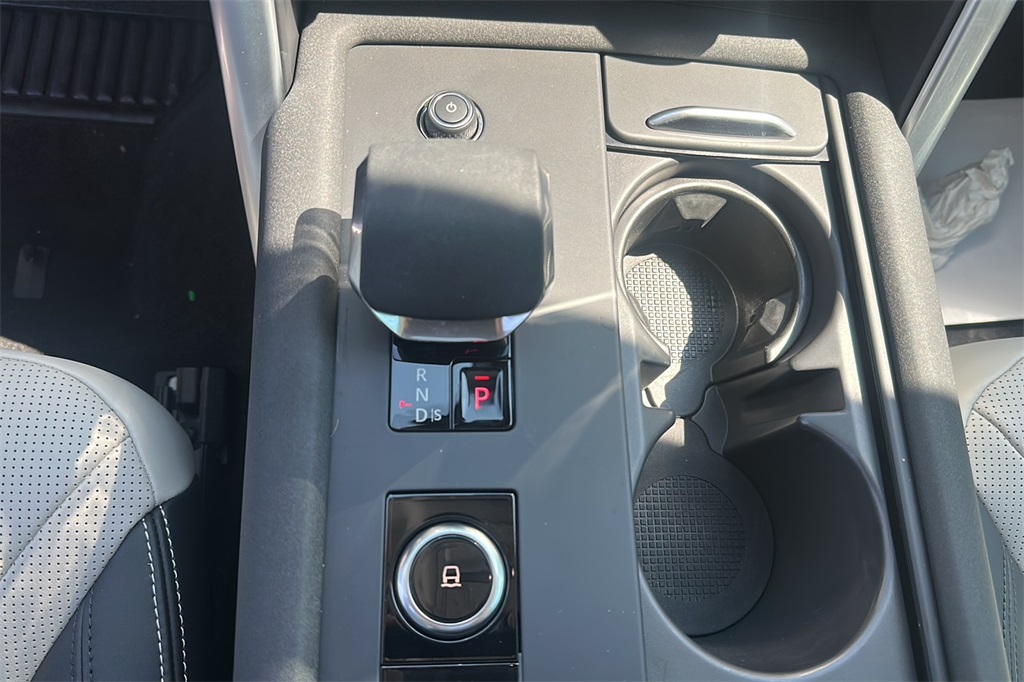 2025 Land Rover Discovery SE photo 19