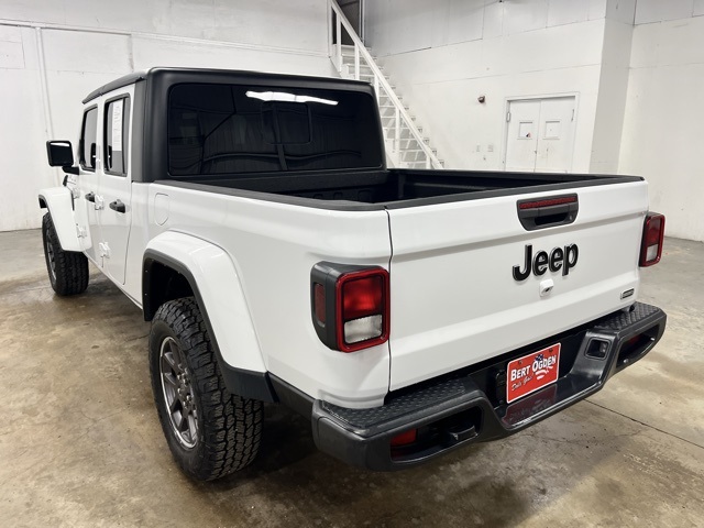 2023 Jeep Gladiator Overland photo 5