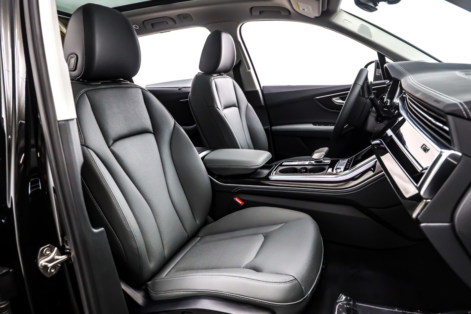 New 2025 Mythos Black Metallic Audi Premium Plus 55 TFSI quattro image 7