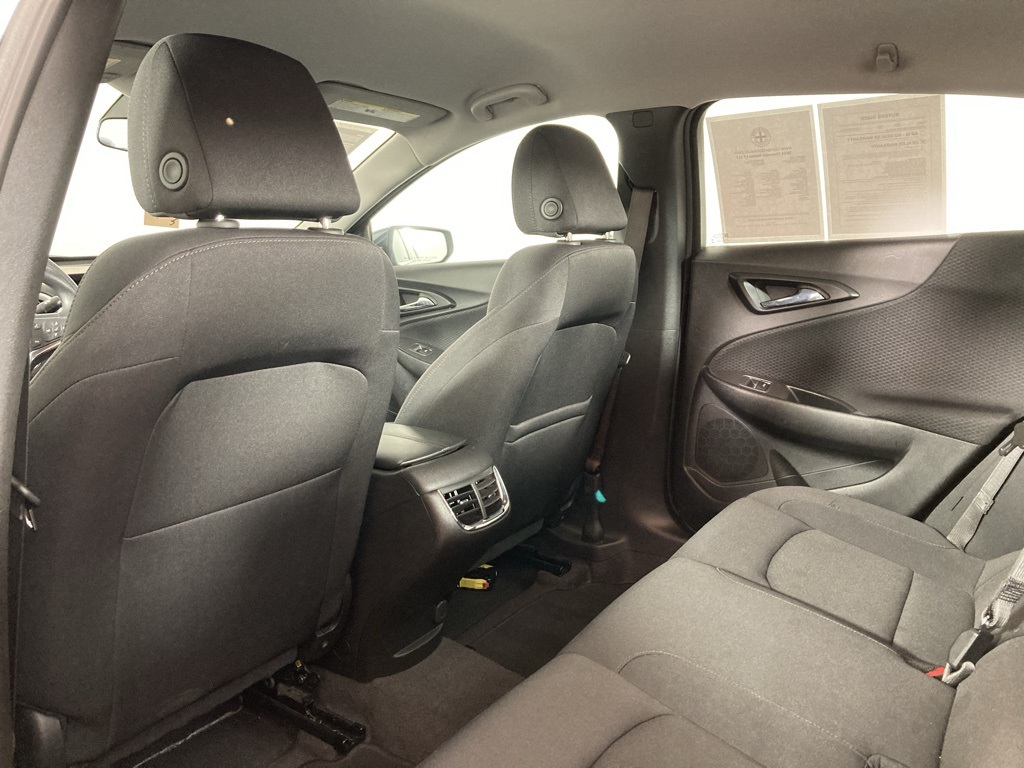 2024 Chevrolet Malibu 1LT photo 2