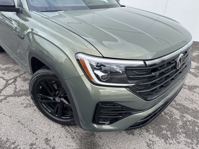 2026 Volkswagen Atlas Cross Sport SEL R-Line photo 3