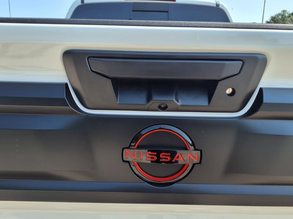 2025 Nissan Frontier Crew Cab PRO-4X photo 9