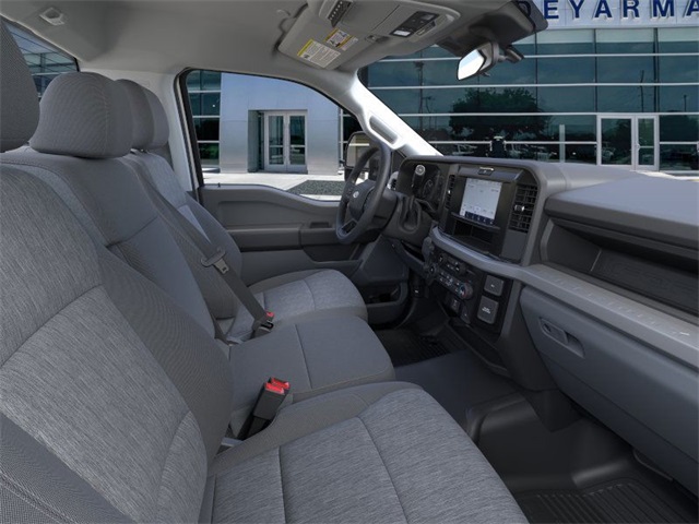 2025 Ford F-600 photo 11